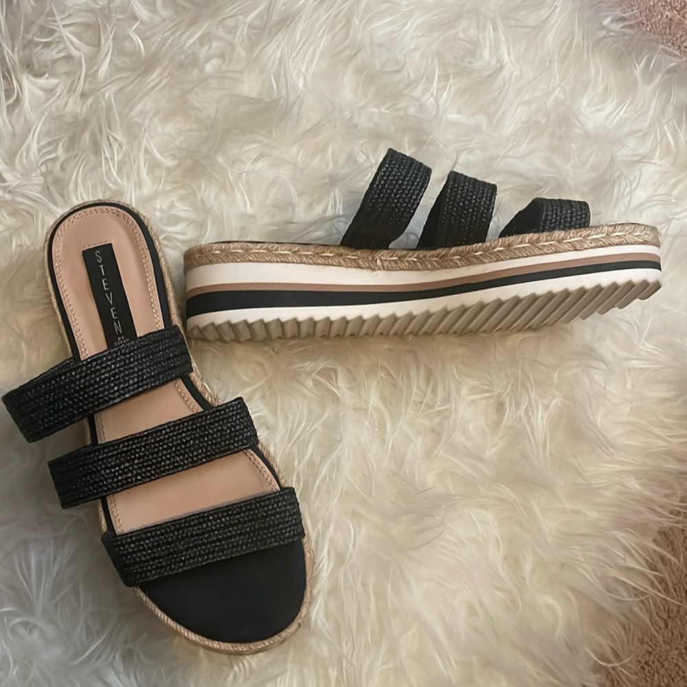 Steve Madden Black/White platform sandal size 9